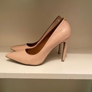 Steve Madden nude Praze pumps